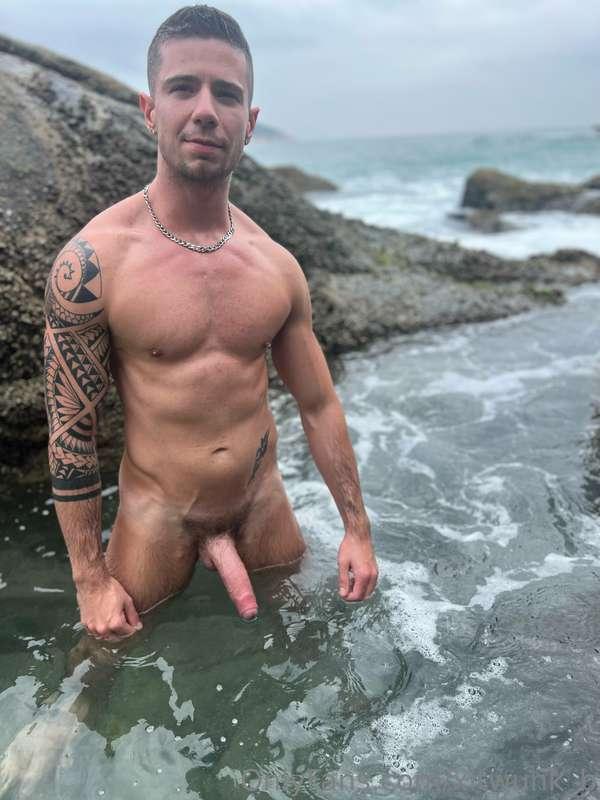 Nude beaches are really fun 😈 Excited to see what I did ther..