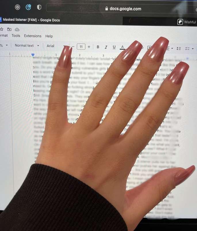 New script alert + subtle nail flex 💅 