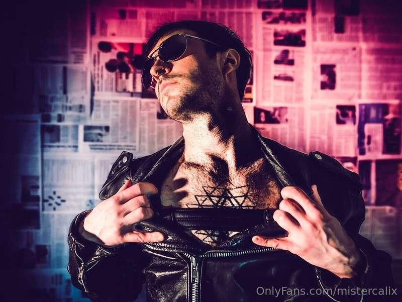 How do I look in leather? 👀