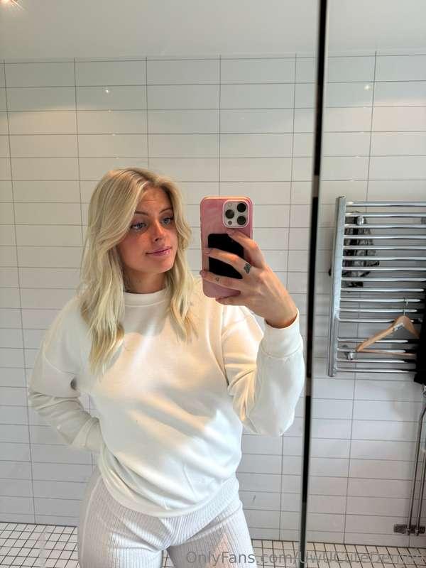 Do you like my new hair?🤍 it’s pretty now!!