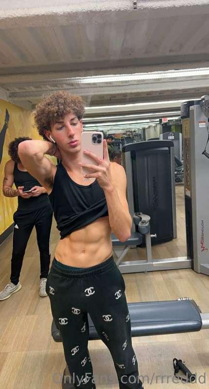 Hittin the gym more lately 🤧🤧