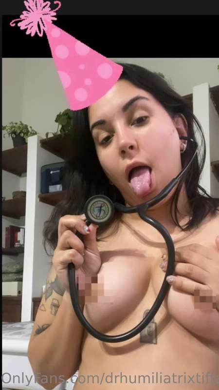 🥼👩🏻‍⚕️🎂 TODAY IT’S MY BIRTHDAY 🎂👩🏻‍⚕️🥼  Spoil your doctor as..