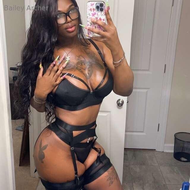 OUR NEW BESTIE BIG EBONY TRANS DICK & ASS 😻 @tsindiafrost SH..