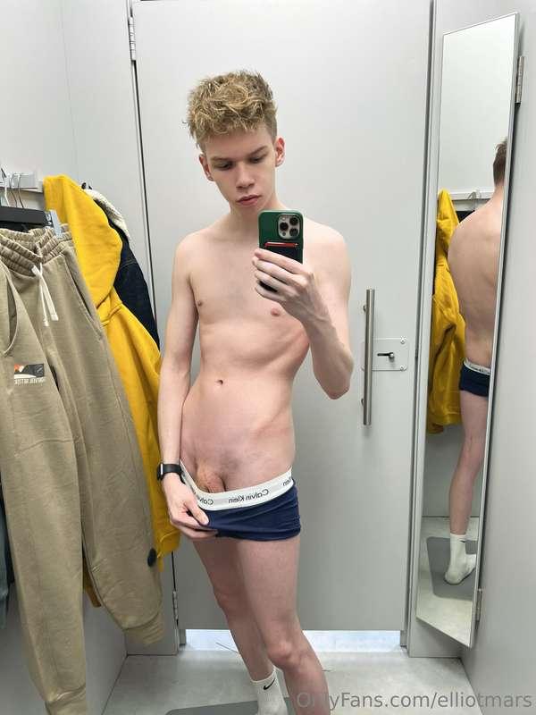 let’s fuck in the fitting room 😏