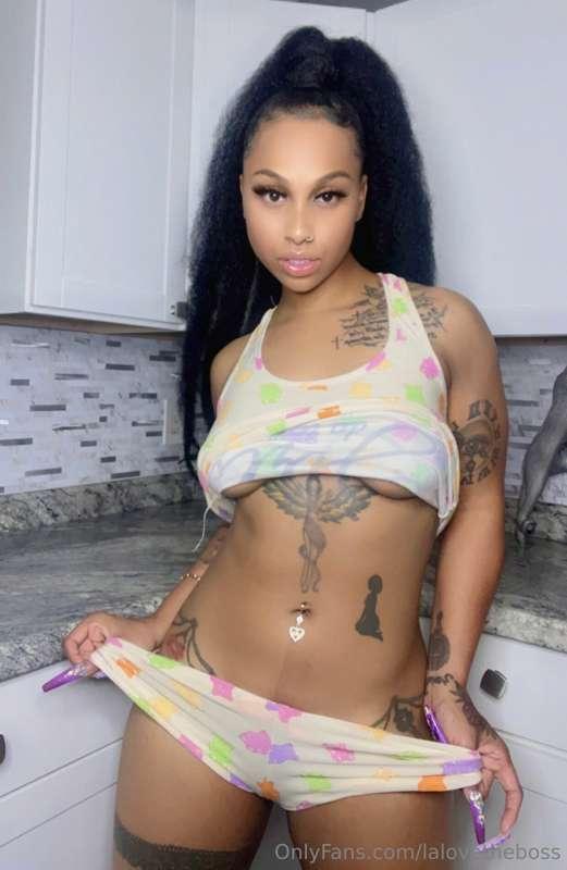 ### What's your favorite color set on me? 😘