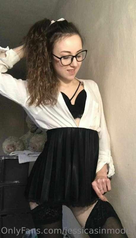 18yo babe  @daniella_white Just finished college and started..