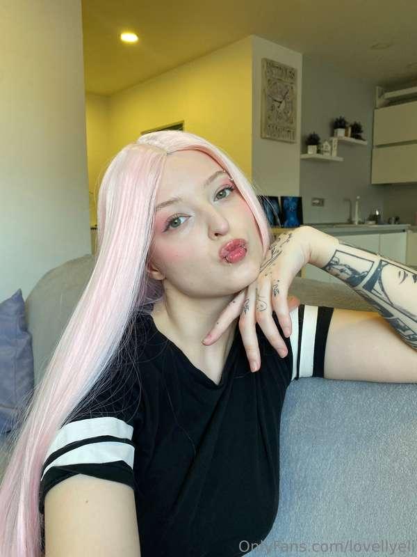 Sweet kiss to you for a good mood 😽