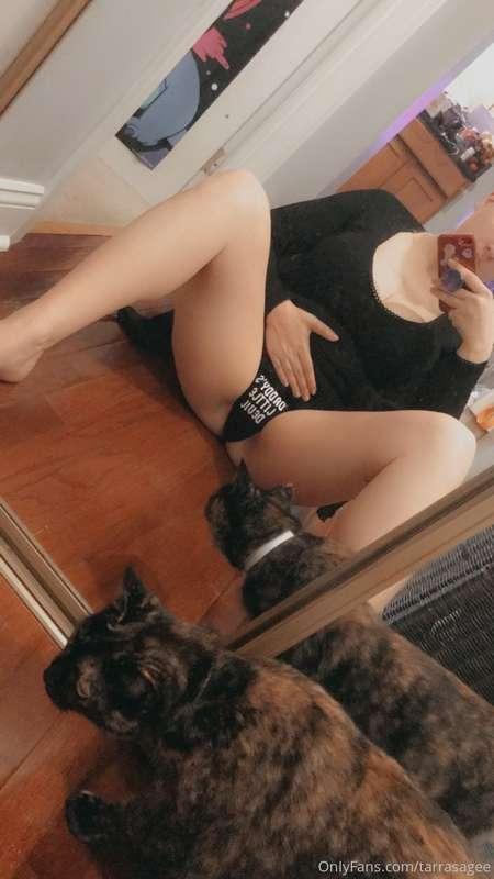 Wanna see my pussy? 😉😂😈  Video going out now!