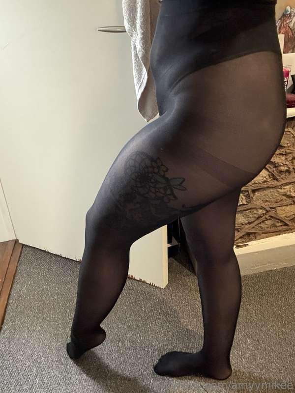 Any tight lovers on here? Should I do it with no thong on ne..