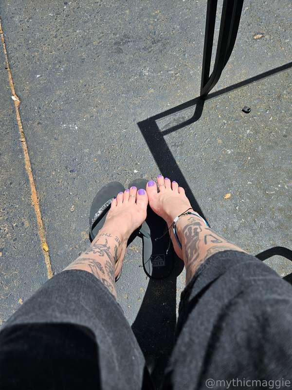 Foot veins popped out to say hello earlier 👀 and yes I take ..