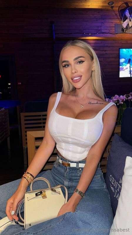Do you like tanned girls?🔥🔥