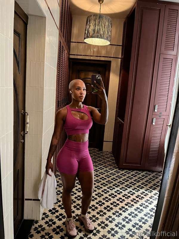 Happy Thursday loves!!! Have you already trained? Or are you..