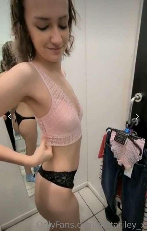 Want to see me try on lingerie in a changing room and mastur..