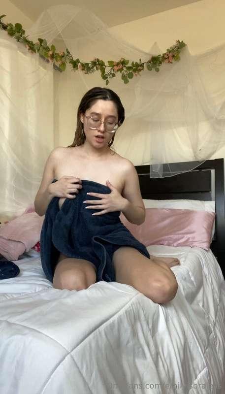 emilyisbraless image #0