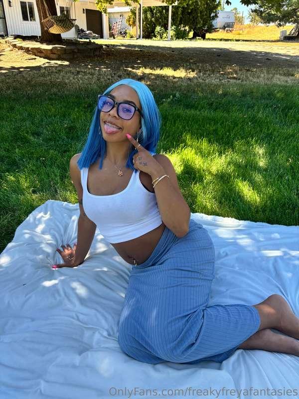 Serving smiles and sunshine today ☀️💌