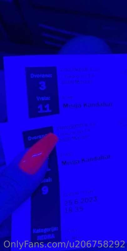 V kinu sem bila prej, uf😊👀😇Fukala se pred filmom  v garazni ..