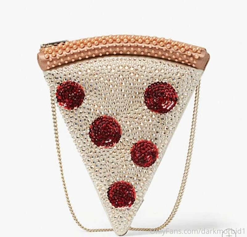 Omg found the perfect purse for me and my pizza loving self ..