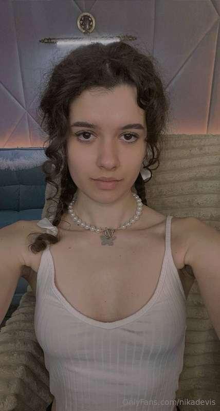 Neck jewelry is not only a way to express your style and per..