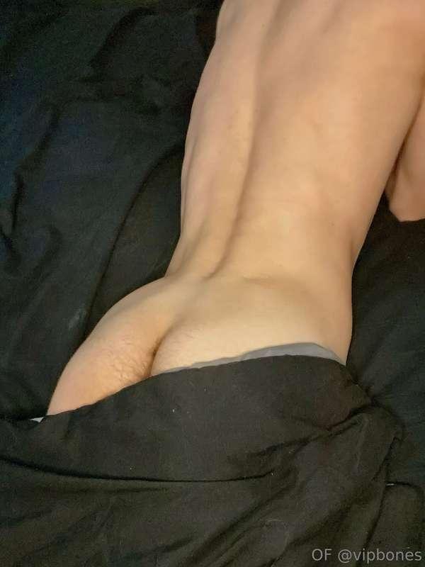 muscular back + juicy twink 🍑 what do you think?🙈 see u guys..