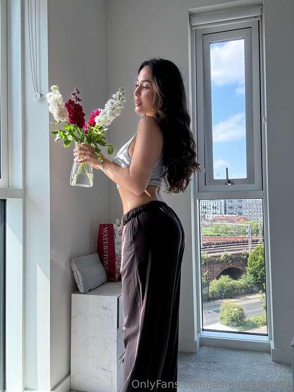 Happy Sunday! 🥰 swipe for a smile 😊