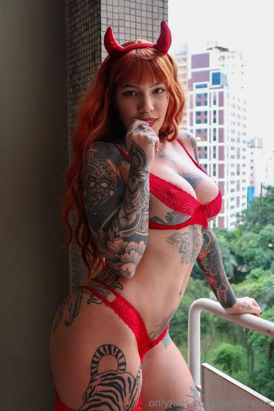 Who here likes a naughty redhead? 😏🔥