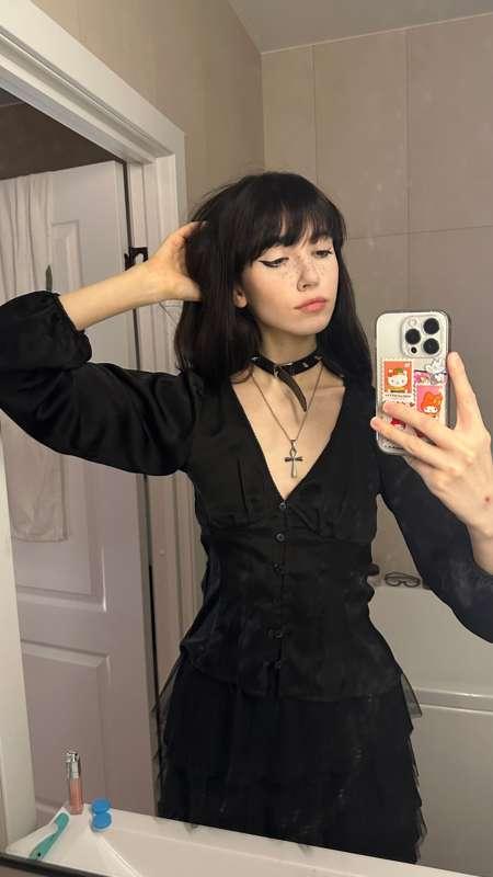 yoursmalldoll image #1