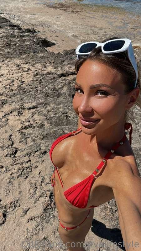 Relax ☀️🌴🌴 write me on my PRIVATE 🔞🔞