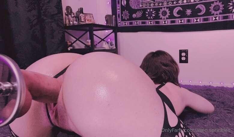 Uploadin’ a lil video rn of me sucking cock and taking it in..