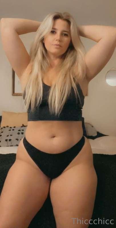 Hey babes!  Have you missed me?🐱 Slide into my comments/mess..