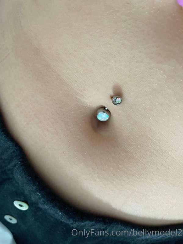 New pic of my favorite belly ring right now 💎 I love showing..