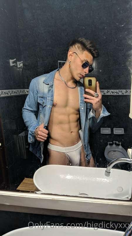 This huge cock is back.. I'm waiting for your messages 🔥