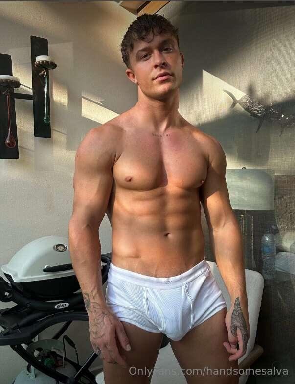 Would you like to see @bigbulgetom magic wand? 😏 I bet you'r..