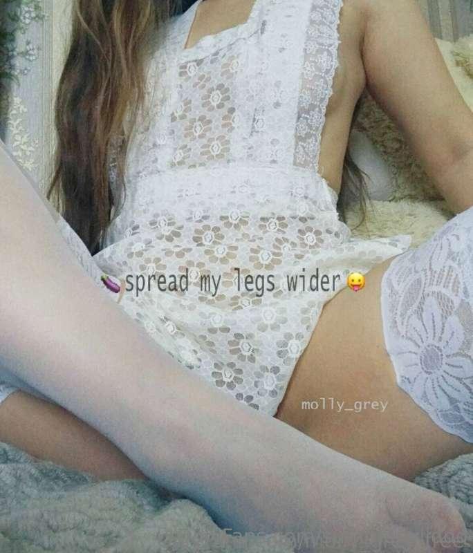 @molly_grey_free  my panties are almost on the floor, I'm re..