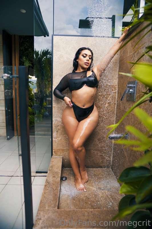 Omg she’s so hot 🥵 follow my bb @beatrixbaddie 

https://onl..