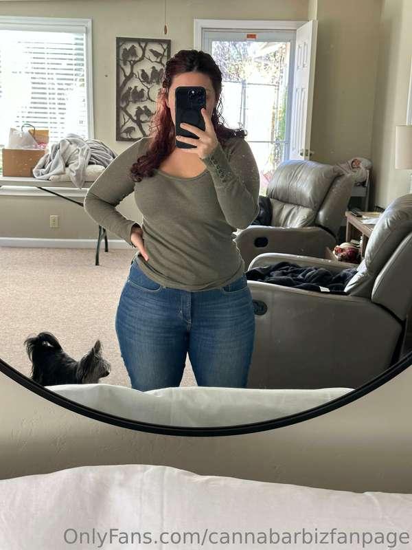 Who else looks better in jeans then me 🤤