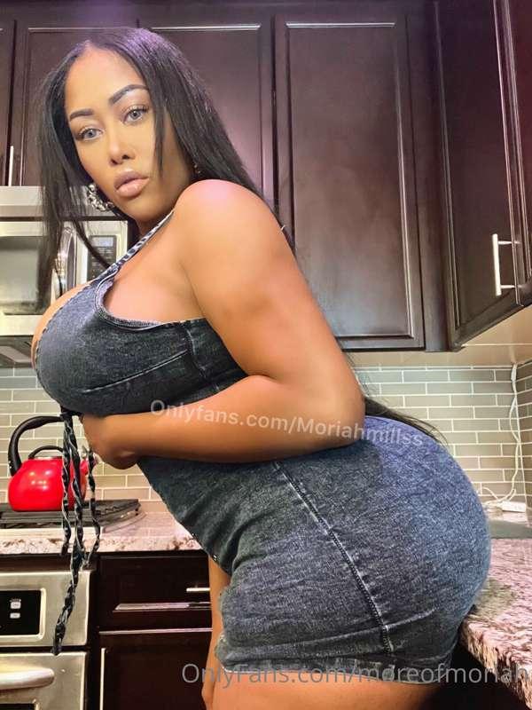 What if I was your sexy girlfriend babe? Could you handle me..