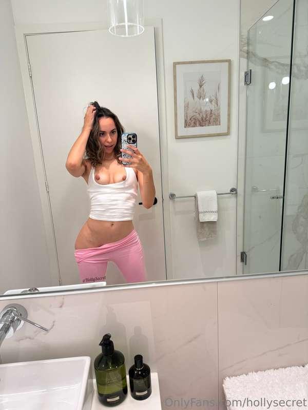 hollysecret image #1