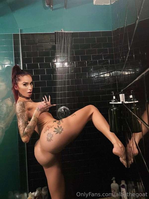 Im wet and always warm like my shower head 🚿