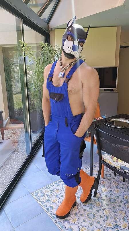 "What are you wearing casually when not naked ?" Me :