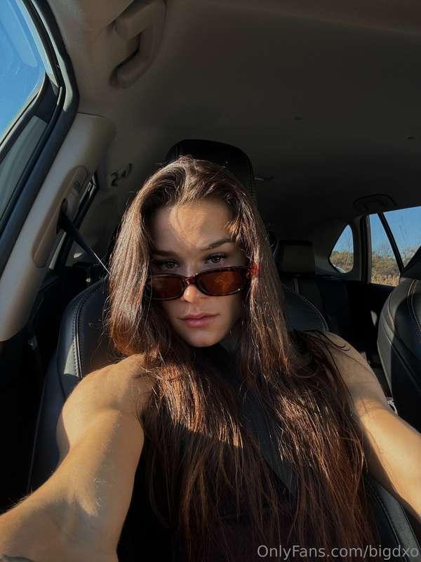 Looking this good in the car should be illegal, don’t you th..