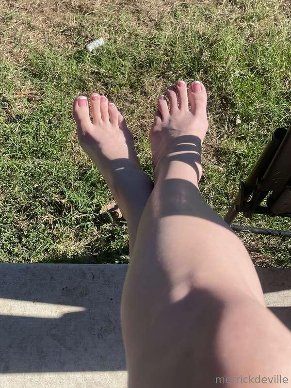 Fresh pedi for the feet boys🦶