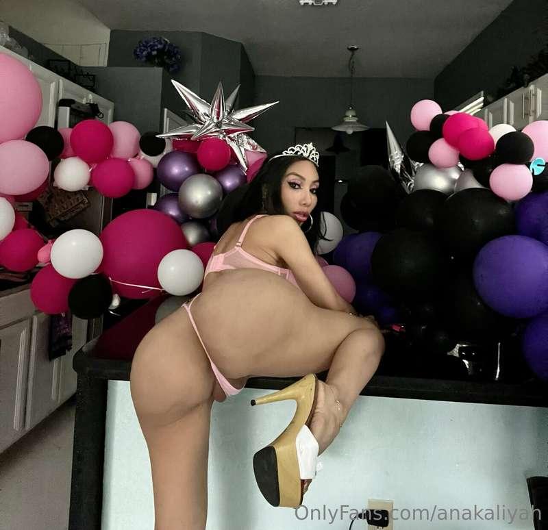 Who wants some birthday cake 🎂 🥳  𝗛𝗮𝗽𝗽𝘆 𝗯𝗶𝗿𝘁𝗵𝗱𝗮𝘆 𝘁𝗼 𝗺𝗲 𝗰𝗵𝗲𝗰𝗸..