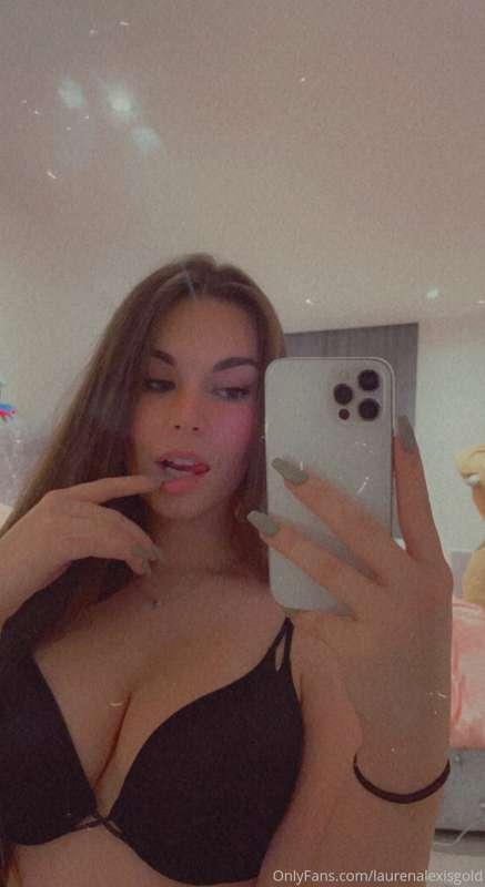 check your messages daddy 👅😩