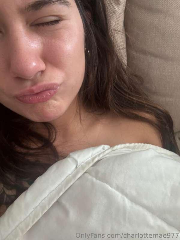 too lazy to get up😴