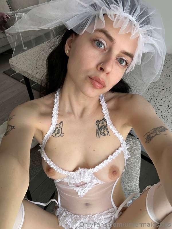 White lace, a little sass, and a touch of sweetness 💕 What d..