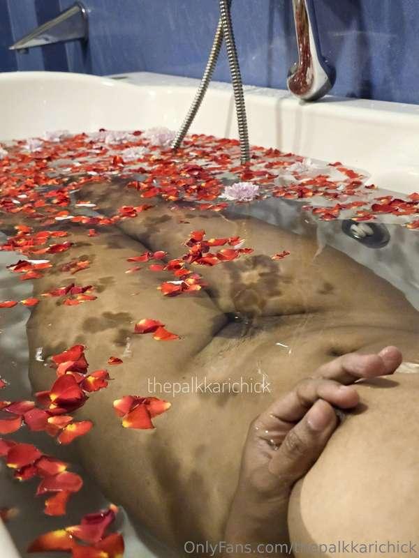 The Tub, Clear water and the Petals 2/6