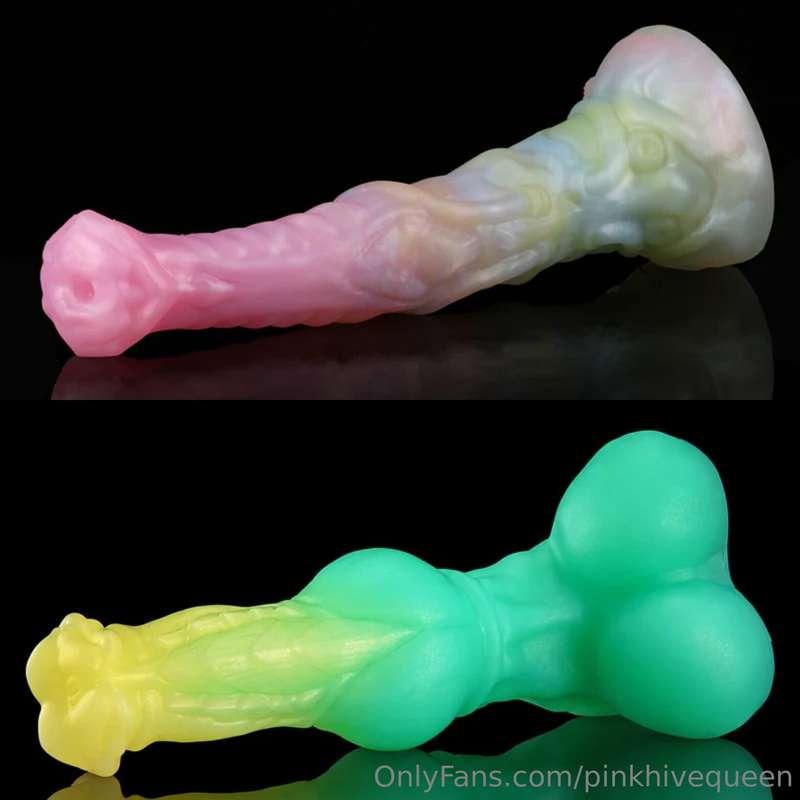 Hmmmm I dont know which toy i should get....both are really ..