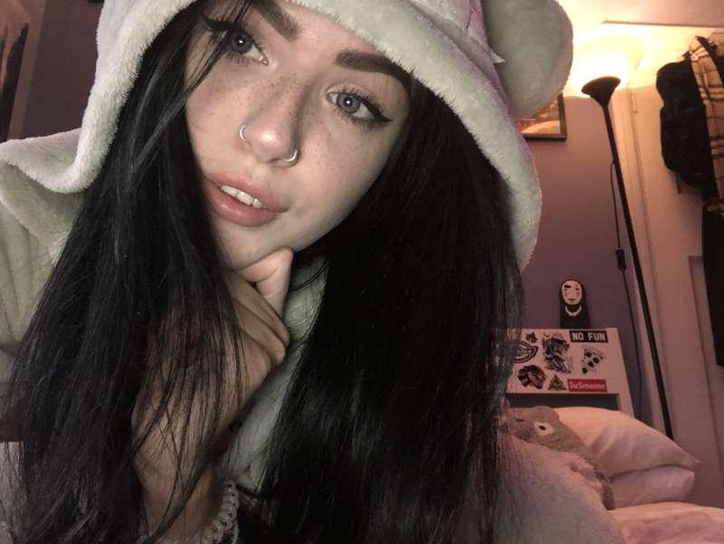 Ya fave anime girlfriend 🖤💫✨