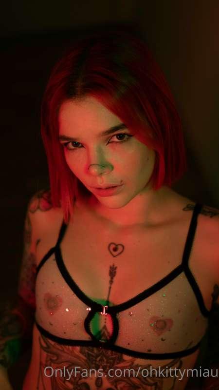 Kitty eyes  😻
Let me please your fantasies... 💋🔥😈