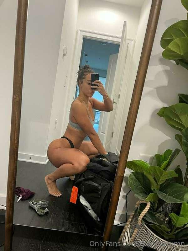 Lookin for a face to sit on, any takers?❤️😘